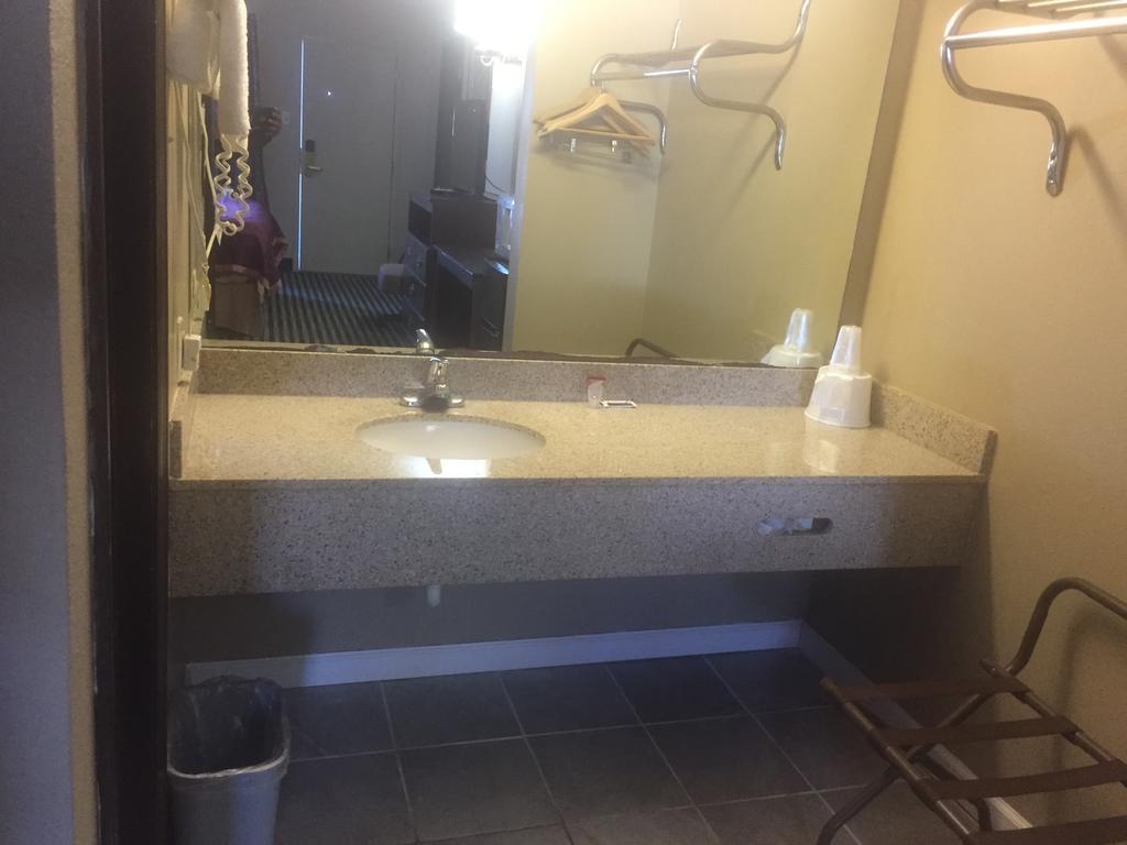 America'S Best Inn & Suites Eureka Bagian luar foto